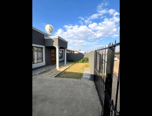 2 BEDROOM PROPERTY TO RENT IN NALEDI